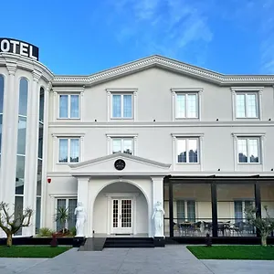 **** Otel Reign Arnavutluk
